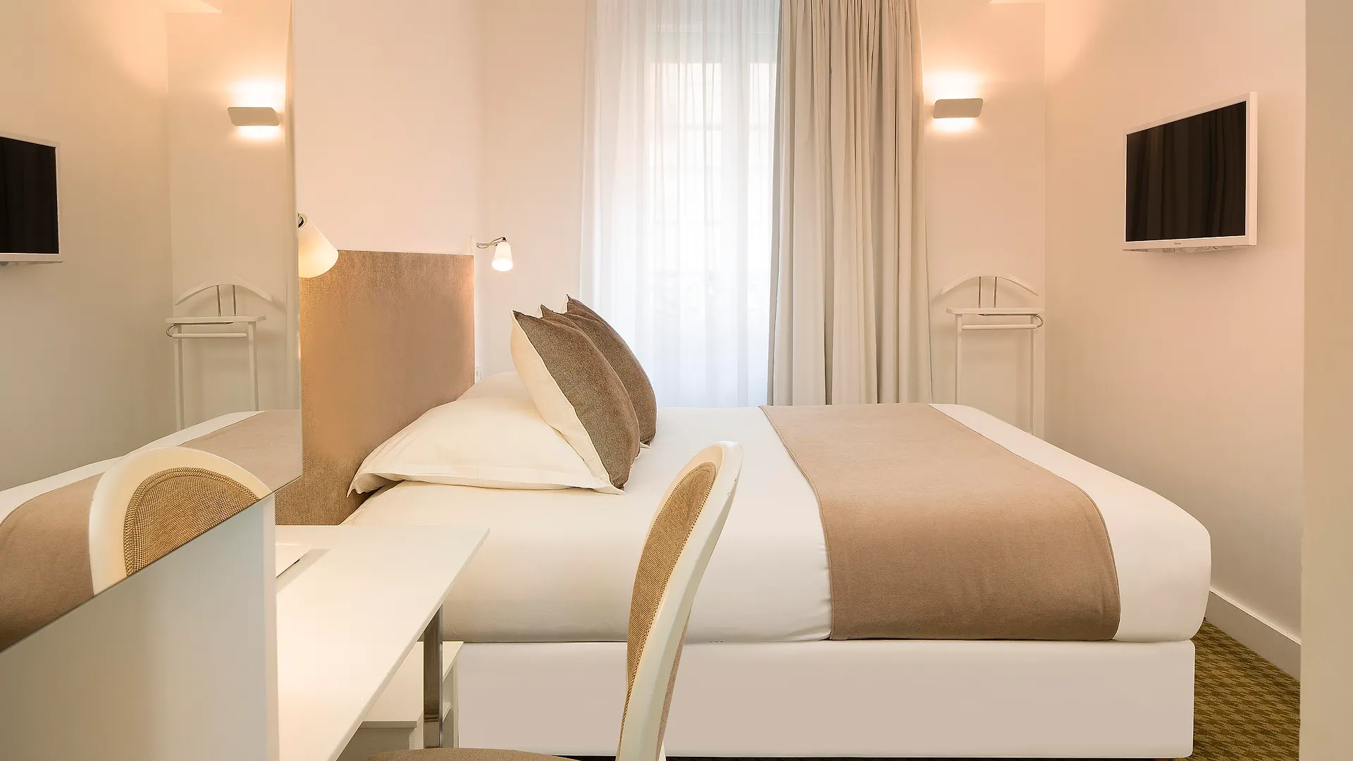 Mistral Hotel 3*