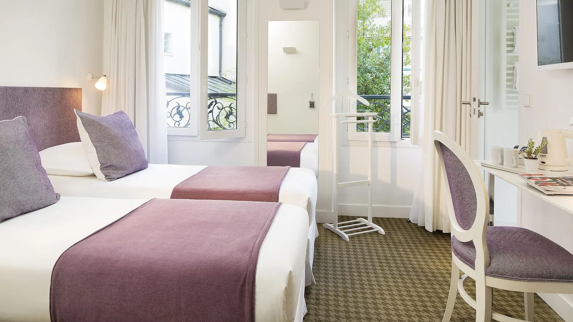 Mistral Hotel 3*